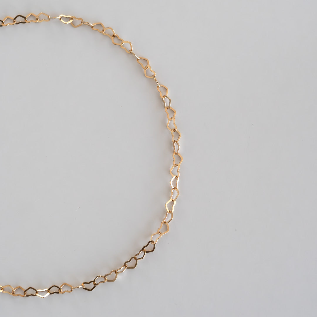 Love Link Heart Bracelet - Gold closeup