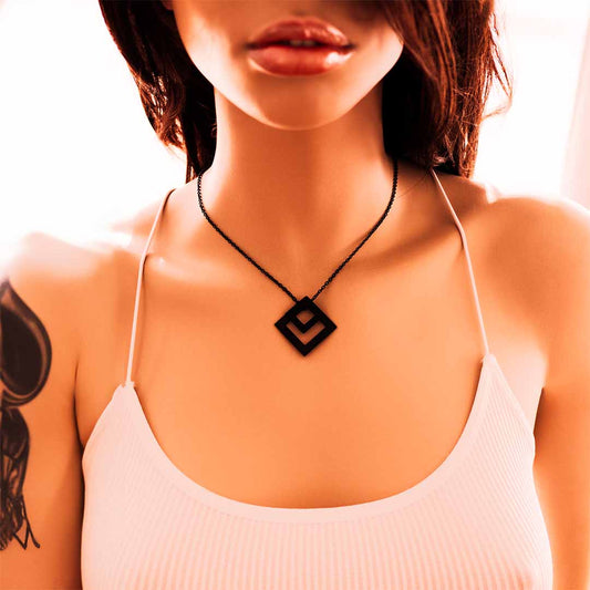 DOUBLE DIAMOND PENDANT - Black