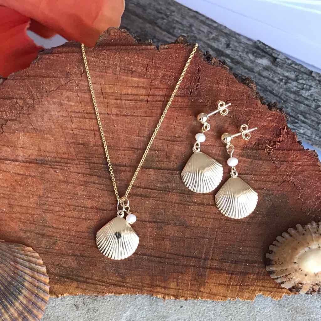 Impressions Golden Shell Earrings and Necklace Flatlay