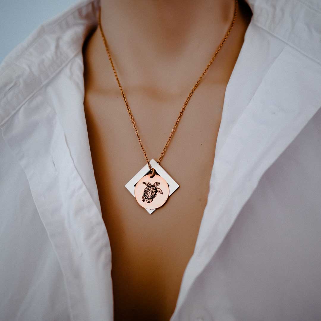 Model wearing Sea turtle Diamnond RG Rhod short chain