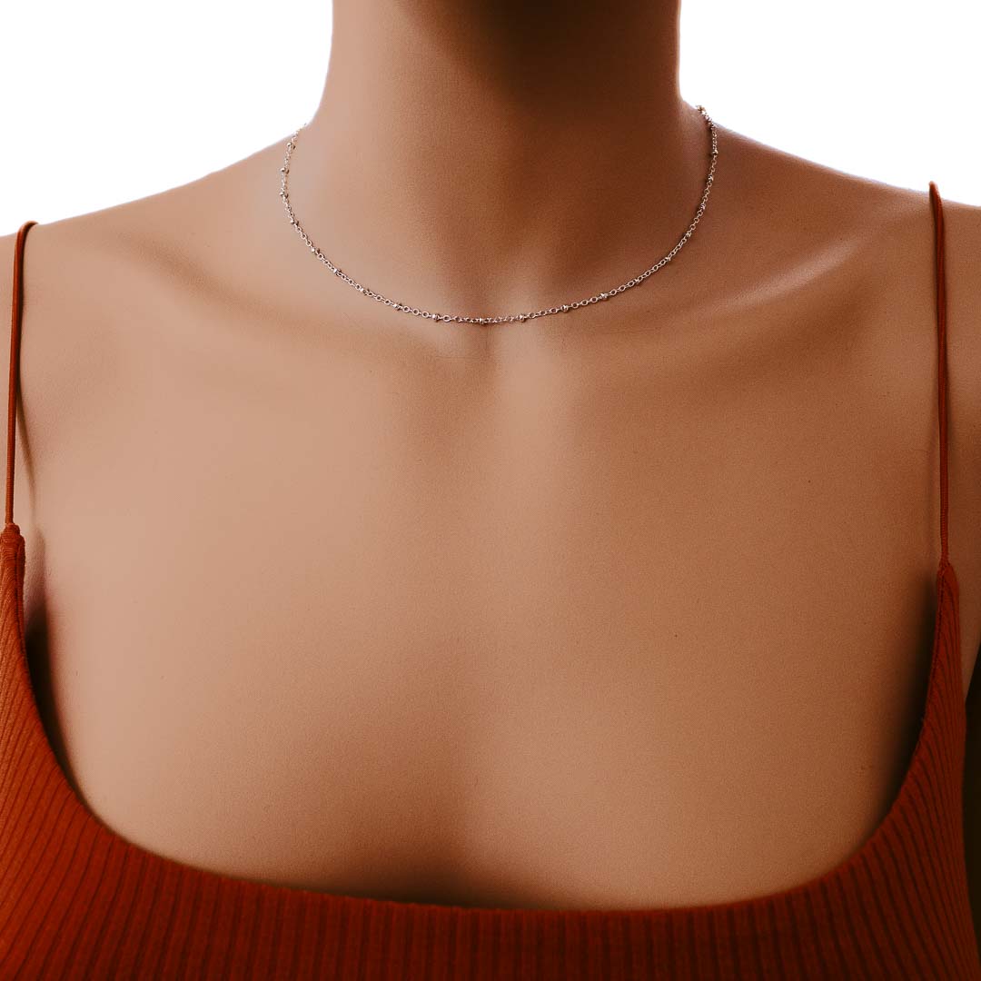 Model wearing Satellite Cable chain silver