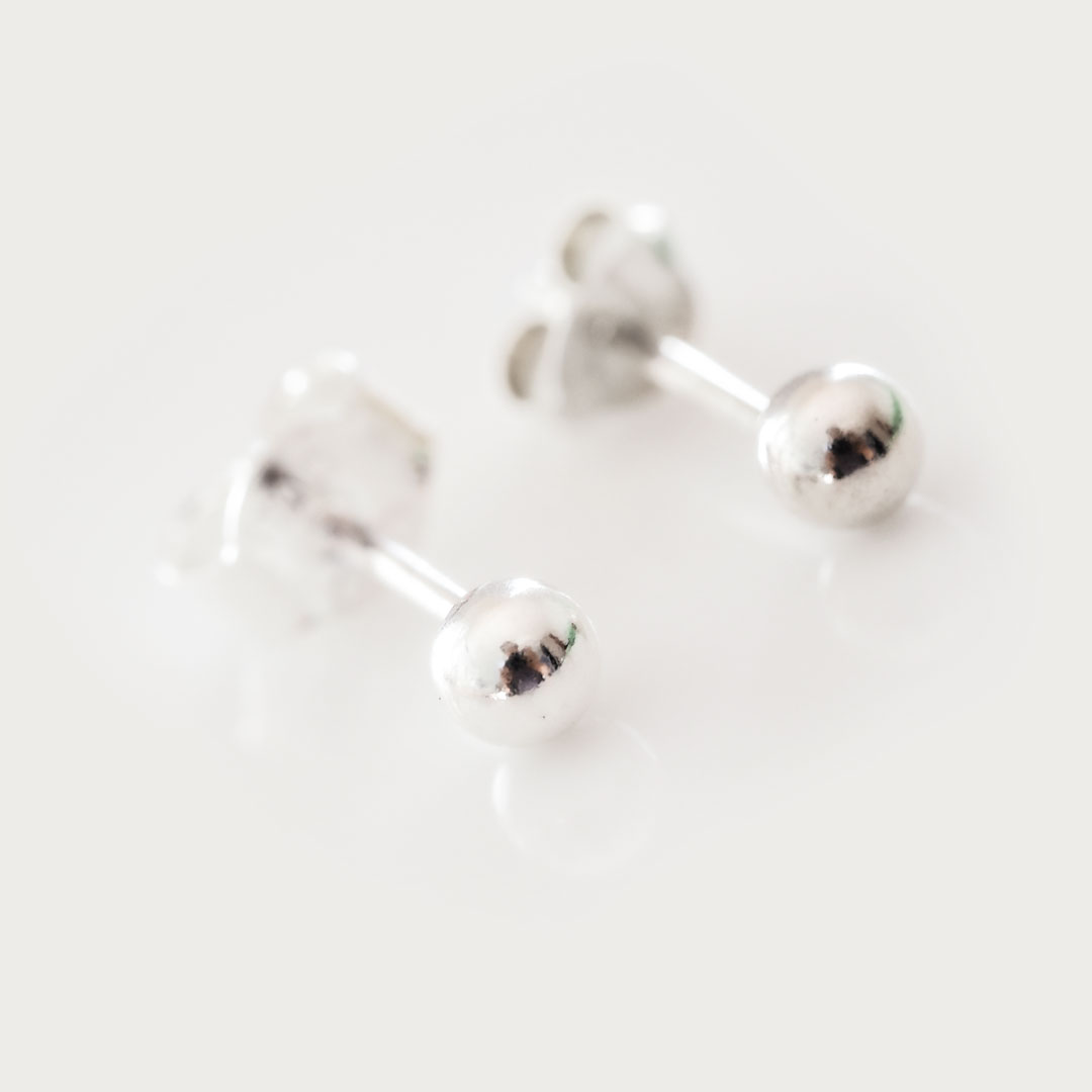 Perfect Dot Earrings 4mm - Silver