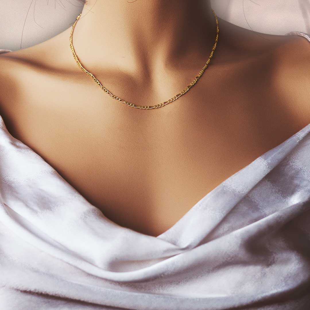 model wearing figaro 3 plus 1 chain gold