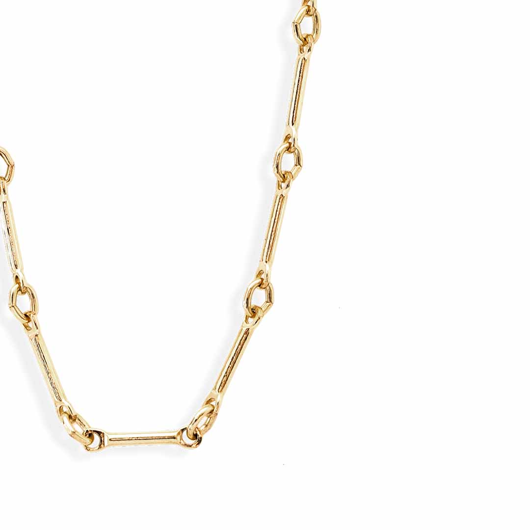 bar chain necklace closeup