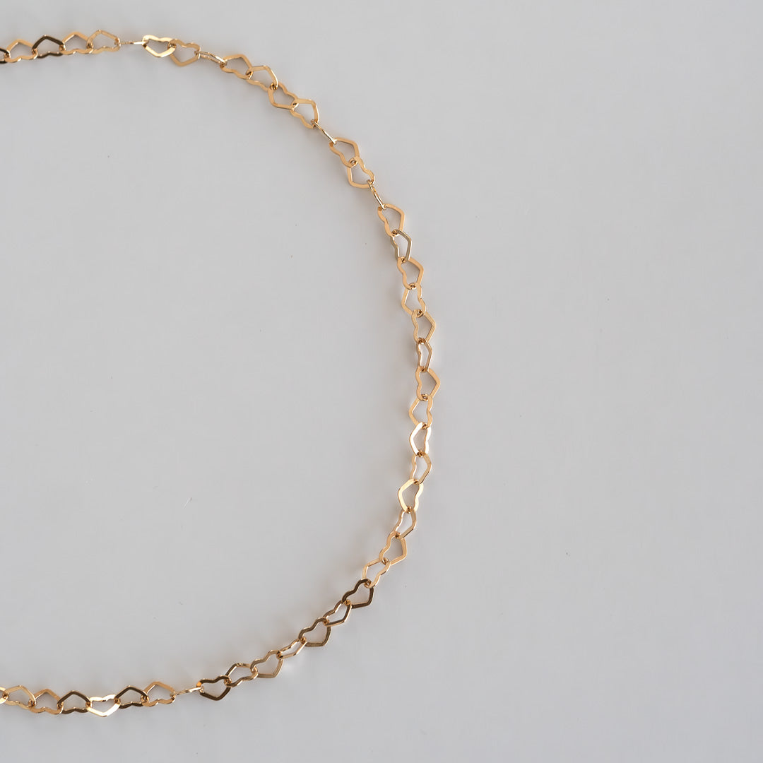 Love Link Heart Bracelet - Gold closeup