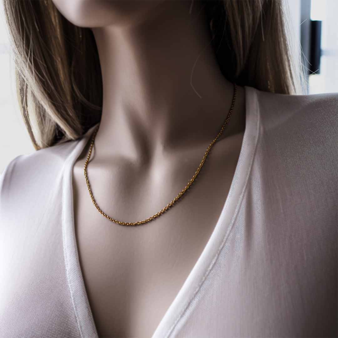 model wearing cable chain necklace gold