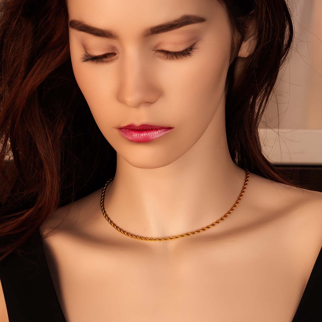 model wearing rope chain necklace gold