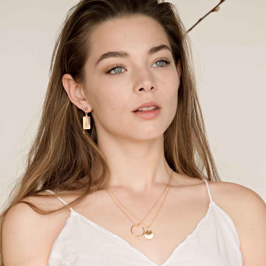 Model wearinh Impressions Shell Necklace Gold styled