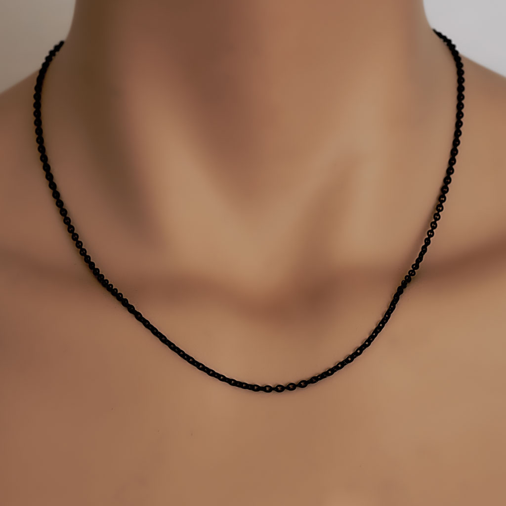 Model wearing Black pendant chain