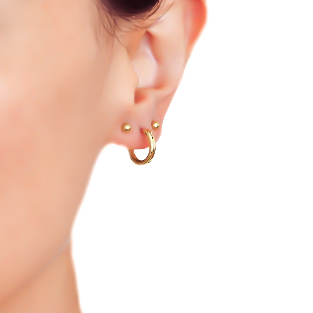 Model wearing perfect hoop earrings 14mm gold